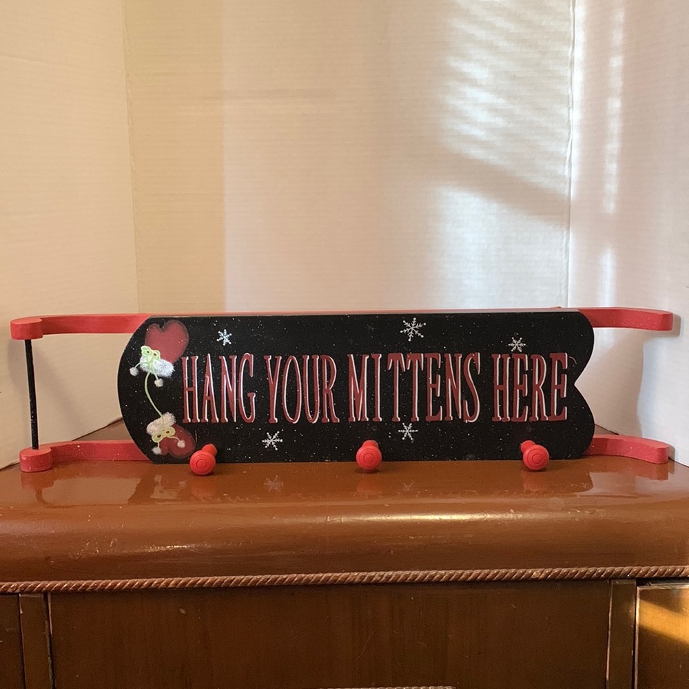 Hang your mittens here sleigh